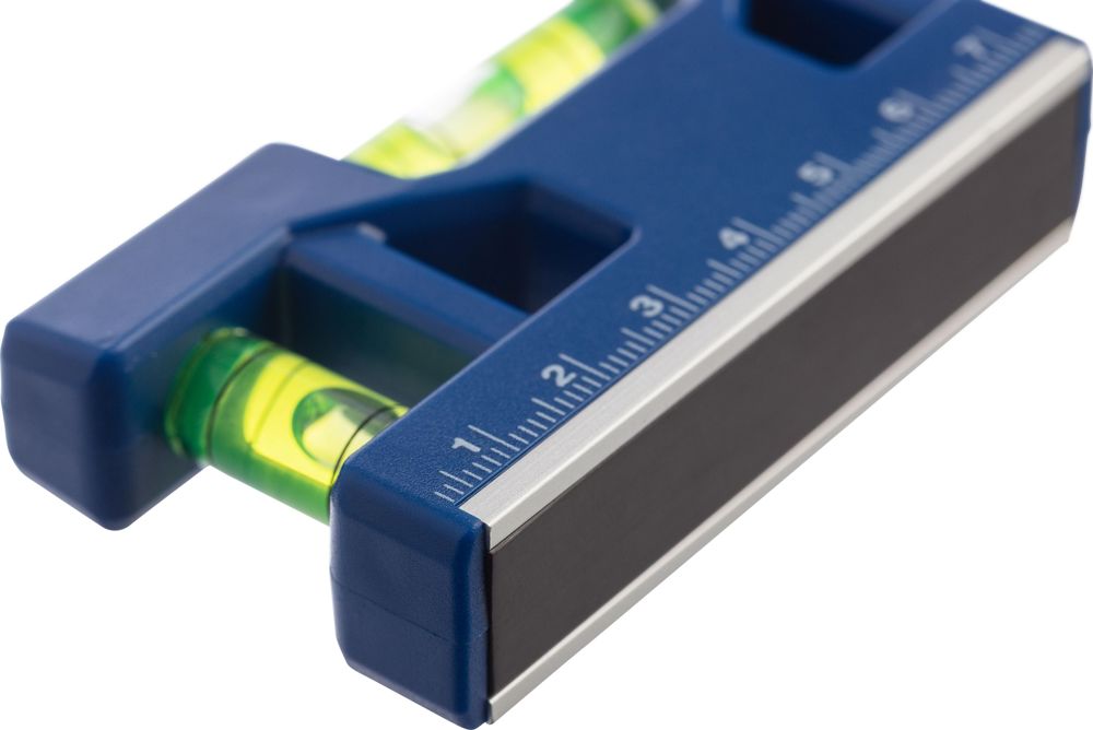 Schlüsselanhänger Wasserwaage Indira aus recyceltem ABS