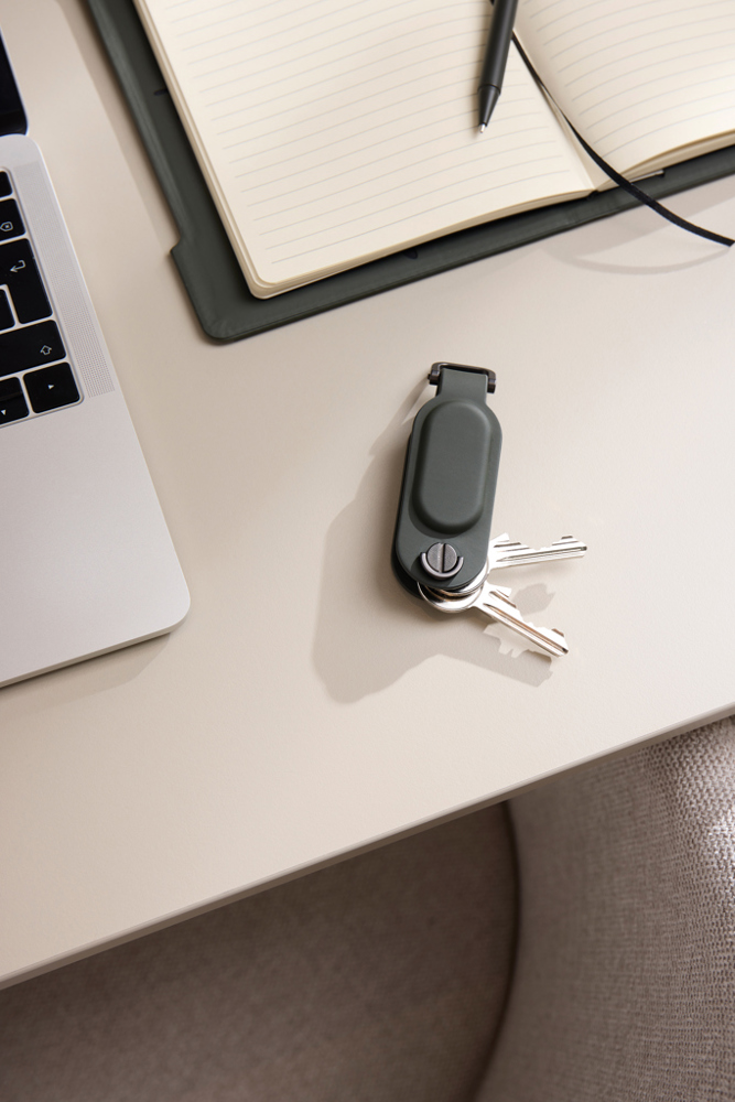 VINGA Baltimore RCS Schlüsselhalter mit Dual-Finder