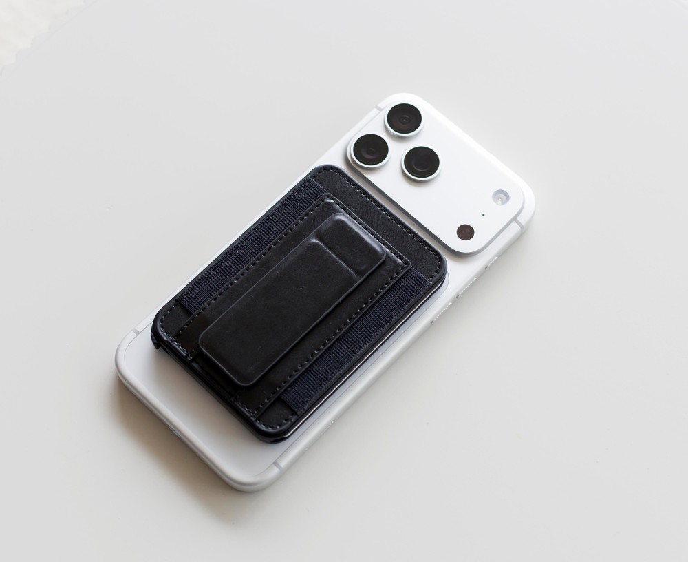 BrandCharger Kartenhülle Wally Stand Pro | Recycelt