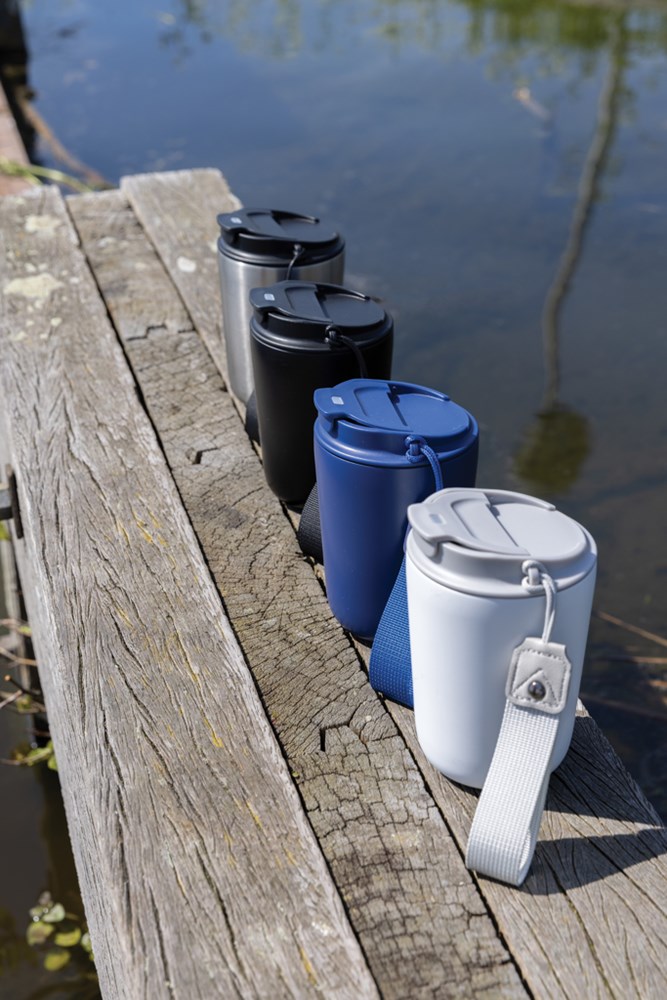 Cuppa Vakuumbecher aus RCS-Stahl mit Umhängeband
